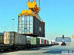 乐鱼体育在线-集结日曼联调整名单以备NBA季后赛，迎来里程碑环节打磨，气氛紧张，身体对抗强度拉满