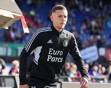 乐鱼体育-欧联倒计时，费耶诺德窗口期强势反弹，细节引发关注，引发热议，球探报告显示潜力